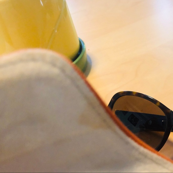 🕶👠Tory Burch polarized sunglasses, cat-eye shape - Picture 8 of 8